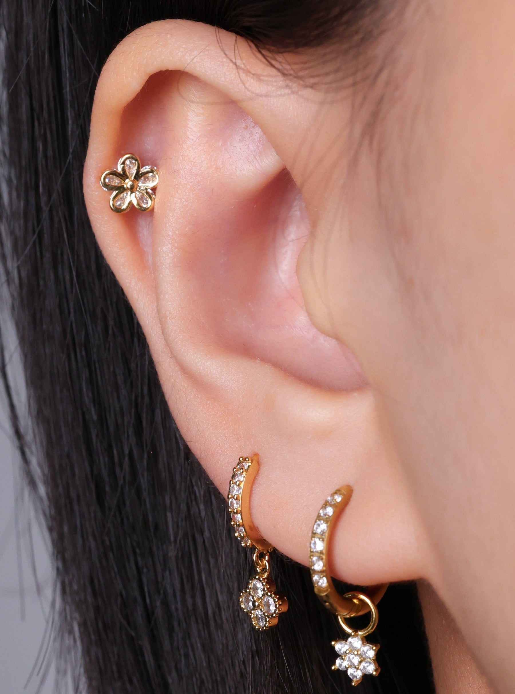 Shiny Flower Flatback Stud - OumoJewelry